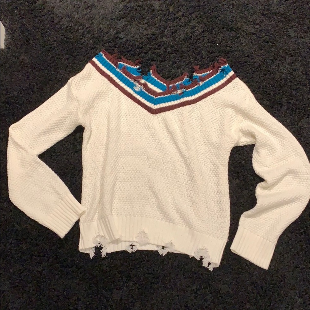 Cozy casual distressed frayed sweater - Picture 2 of 4